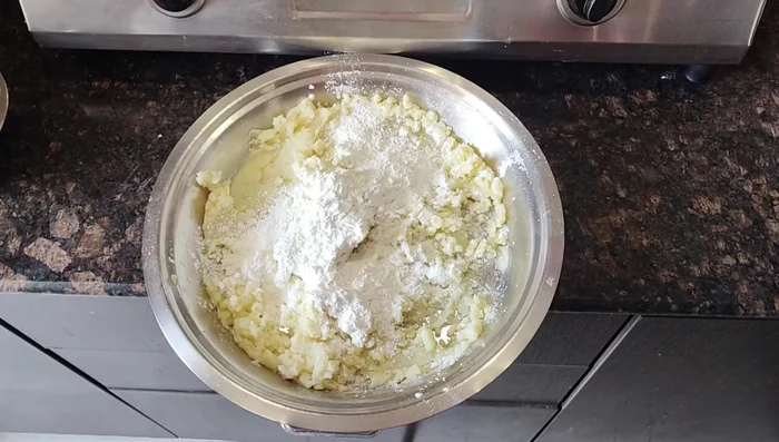 Add 4 tablespoons of corn starch and a little salt to the mashed potatoes. Mix well to form a tight dough. No extra water needed.