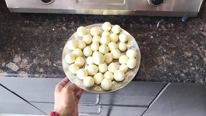 Boil the potato balls in a pot of boiling water with a few drops of oil to prevent sticking. Do not add the balls to cold water, as this may cause them to break.