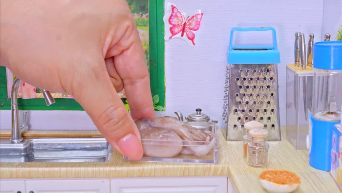Prepare the octopus and other ingredients.