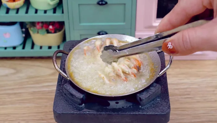 Fry the crabs.