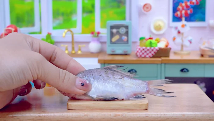 Prepare the fish: Remove scales, cut fins and head. Make fish fillets.