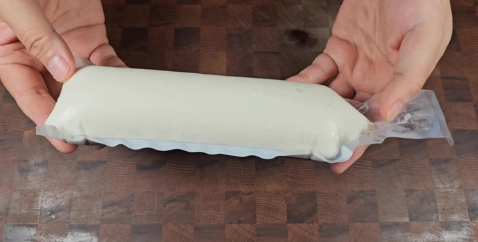 Prepare a pack of soft tofu. Don't let your guard down because soft tofu is soft. If it hurts, it will sting.