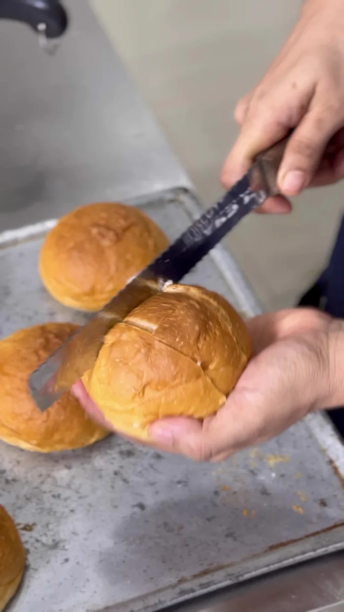 Prepare the bread: Use one-day-old bread (80-100 grams each). Avoid using freshly baked bread as it's too soft.