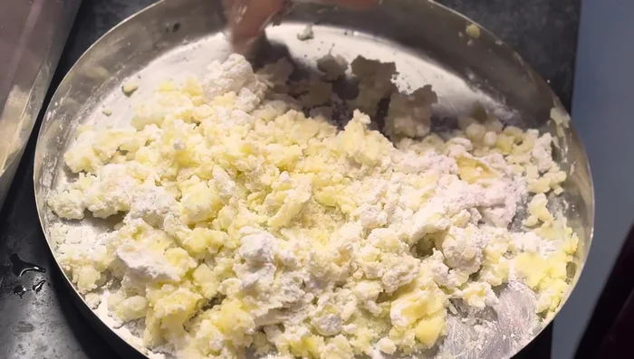 Add salt to taste and mix thoroughly.