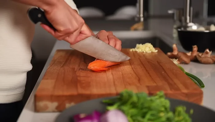 Thinly slice one carrot. Aim for a similar shape to the rice cakes for visual appeal.