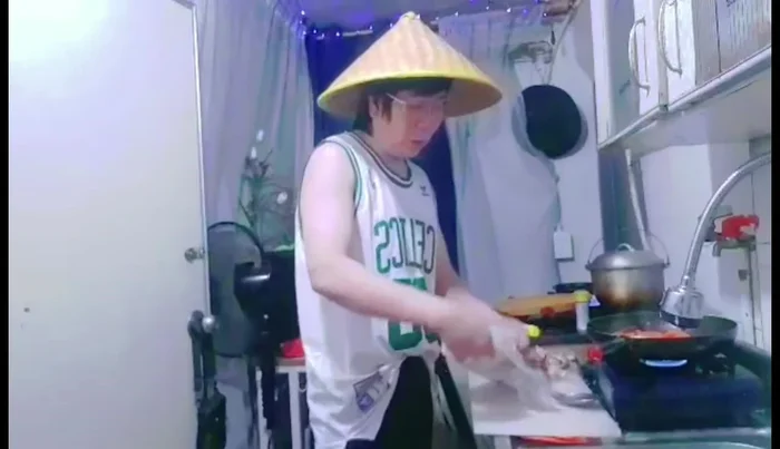 Add mayonnaise as desired
