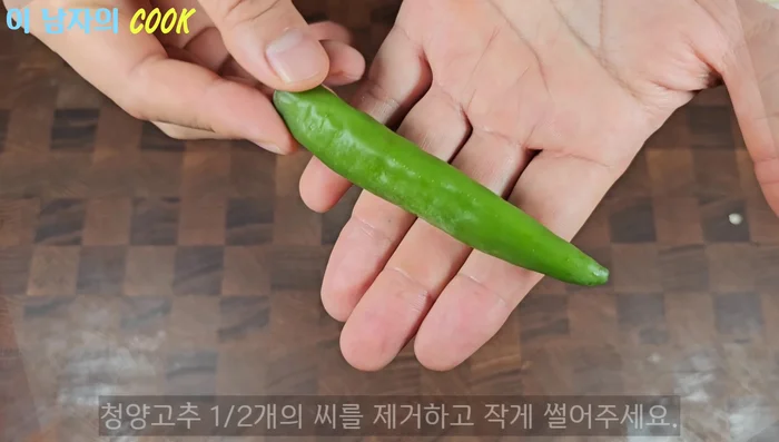 Prepare the Cheongyang peppers: remove the seeds from half and cut them into small pieces.