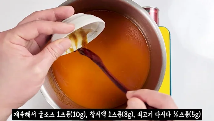 Pour in water, oyster sauce, tuna liquid, beef dashi, sugar, minced garlic, and red pepper powder. Stir to dissolve.