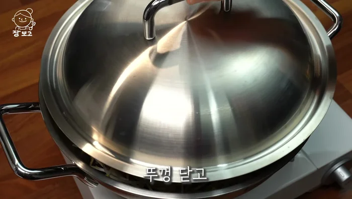 Close the lid and steam for 10 minutes on medium heat.