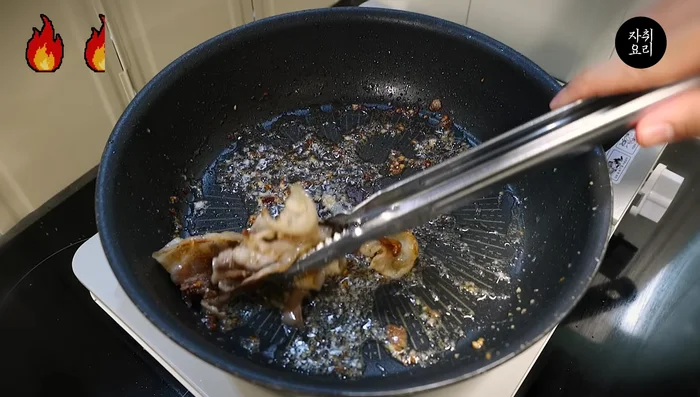 Remove pork belly from pan and wipe off excess oil.