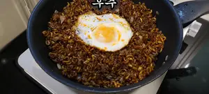 Jjapaghetti Fried Rice: A Korean Ramen Delight
