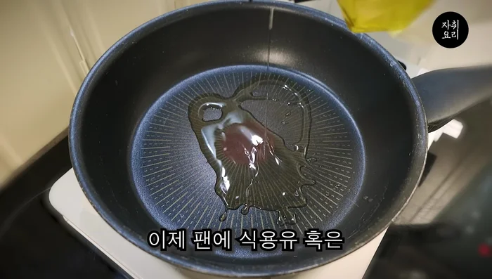 Add cooking oil or butter (more butter for extra flavor) to the pot. Sauté thinly sliced onion until brown.