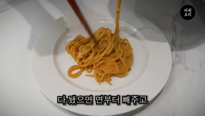 Remove the noodles and roughly shape them using chopsticks. Top with remaining sauce.