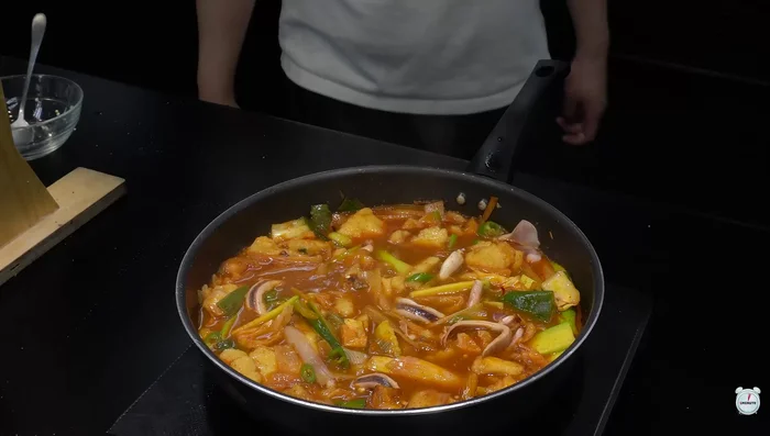 Add eobak, squid, and Cheongyang peppers; boil vigorously.