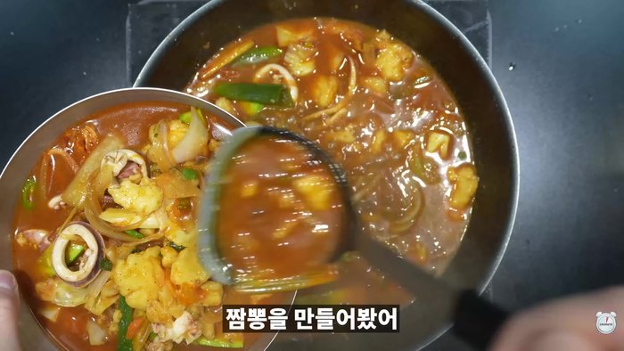 Put edible oil on a pan.