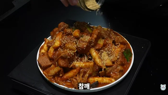 Garnish with sesame seeds and sesame oil.