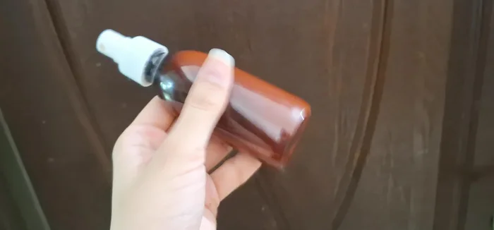 Pour the mixture into a spray bottle. Mix well before each use.