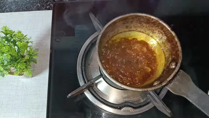 Pour the seasoned oil into the sauce mixture. Stir well. Add the cooled potato balls and toss to coat evenly.