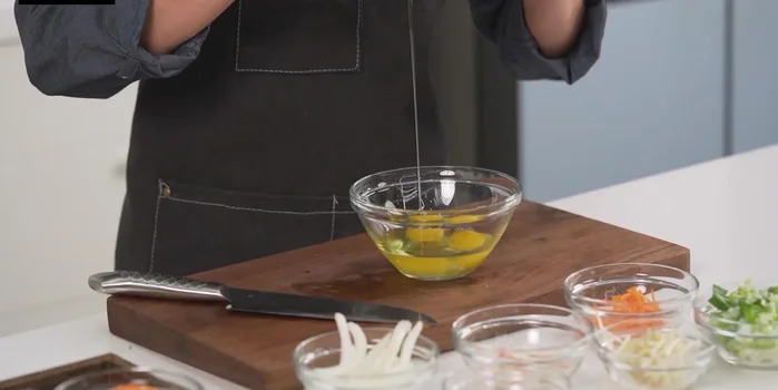 Whisk two eggs with a pinch of salt, then add green onions, oyster mushrooms, and cream.