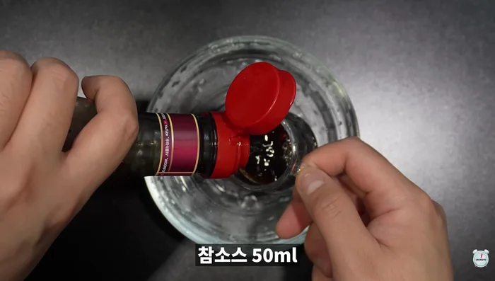 Alternatively, make a spicier sauce by mixing bora, sesame sauce, gochujang, and sesame oil until the gochujang is dissolved.