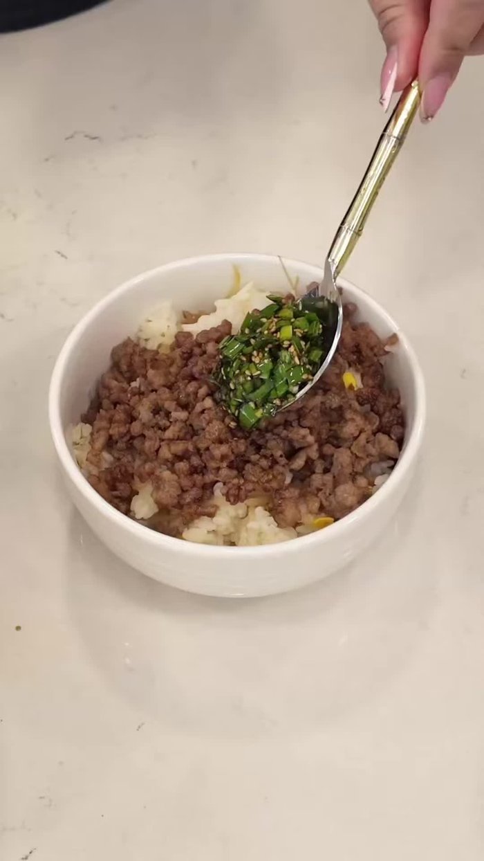 Prepare washed rice and soybean sprouts.