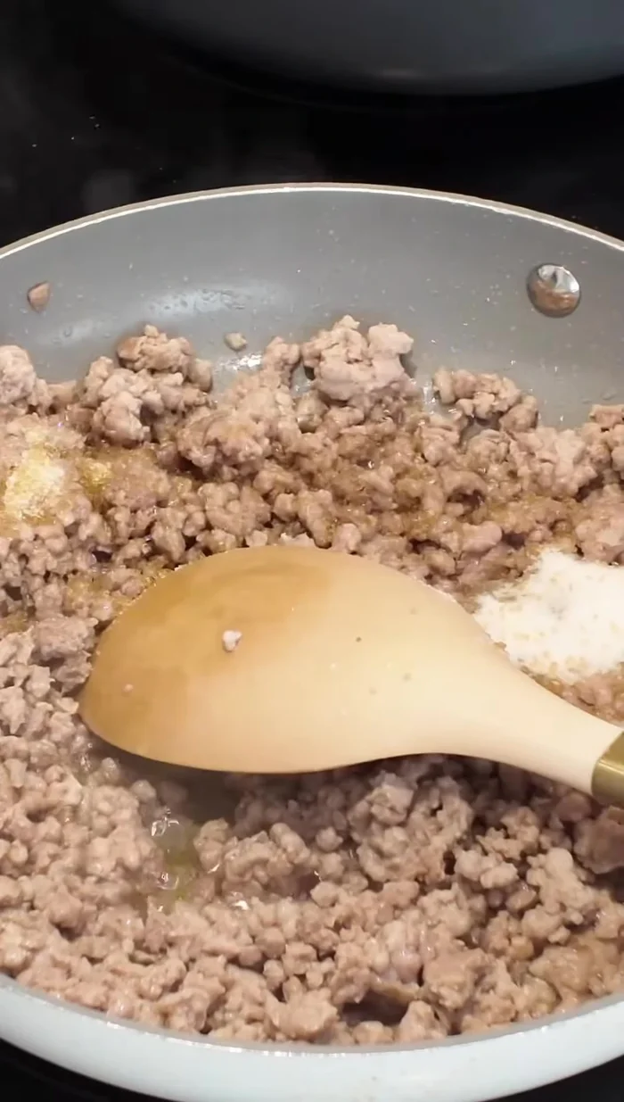 Add sugar and soy sauce to the cooked ground pork and cook until caramelized.
