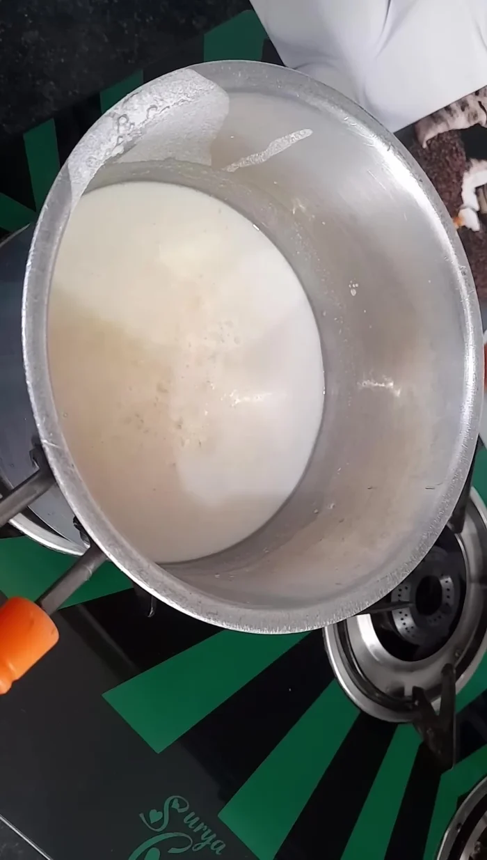 Add the grated potatoes to the pan with the rice and cook for 5-6 minutes on low flame.