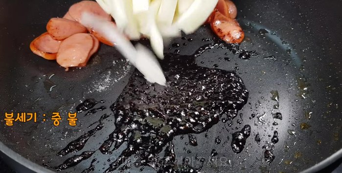 When bubbling, add the onions and mix gently. Increase heat to high.