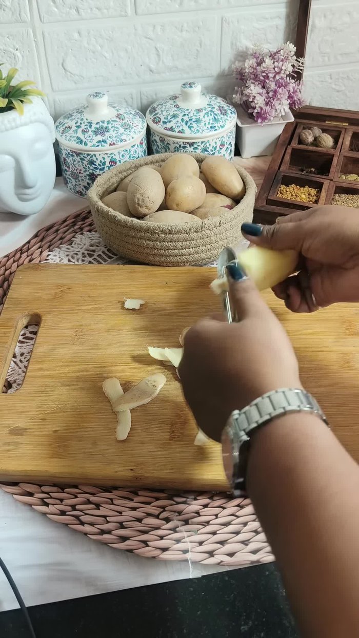 Peel and chop potatoes into cubes. Boil them until tender. Alternatively, use pre-boiled potatoes.