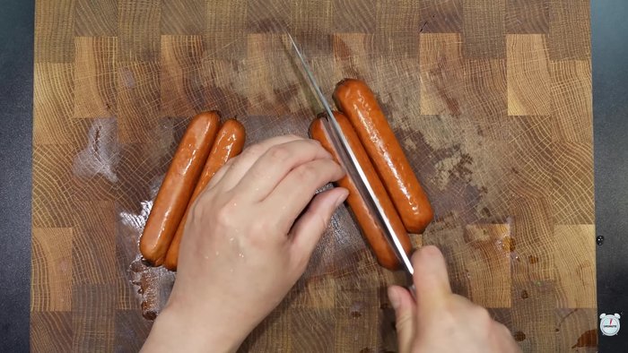 Add sausage (any kind except Cheonha Jangsa or Maxbok) to the pan.