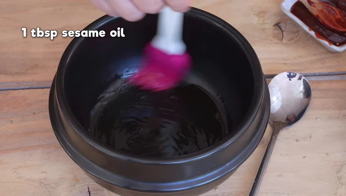 For doul bowl: Spread sesame oil in bowl, add rice, then vegetables, pork, and sesame seeds. Cook directly over medium-low heat for 10 mins without stirring. Add egg and spring onions before mixing.