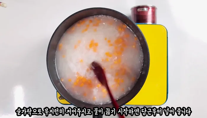 Once the rice starts to thicken, add the egg, drawing a large circle. Do not stir immediately; wait until it sets, then stir.