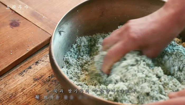 Gradually add hot water to the flour mixture and knead into a smooth dough that doesn't stick to your hands.