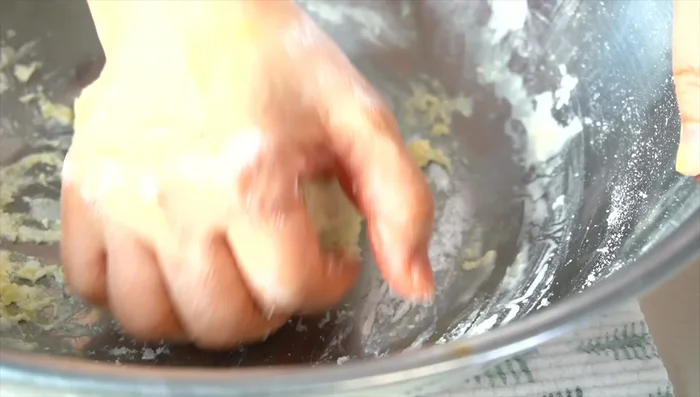 Prepare the Broth (Recipe 2): Microwave anchovies for about a minute to remove the fishy smell. Add water to a pot. Add the anchovies pack, potatoes, and onions. Simmer for 2 minutes. Add kimchi and kimchi juice, mushrooms, and garlic. Simmer for 3 minutes.