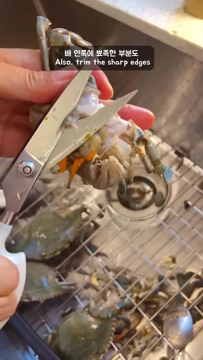 Cut off sharp parts inside the belly and remove the gills.