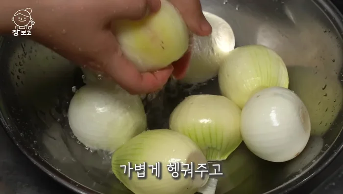 Lightly rinse and wash the peeled onions and peppers under running water. Hold peppers upside down to prevent water from getting inside.