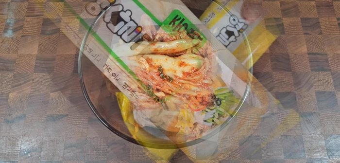 Prepare 400g of fresh kimchi (the main ingredient).