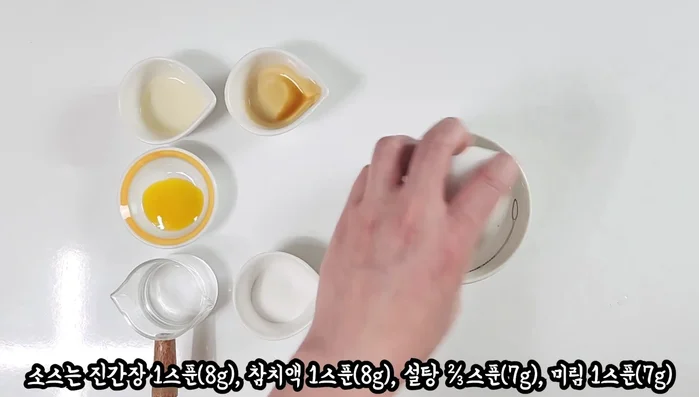 Make the sauce: In a bowl, whisk together soy sauce, tuna liquid, sugar, mirin, chicken stock, and purified water.