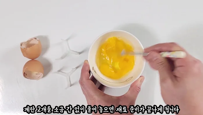 Beat two eggs without salt.
