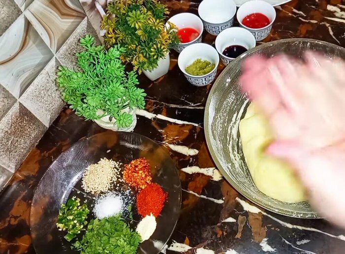 Oil your hands and form small balls from the dough.