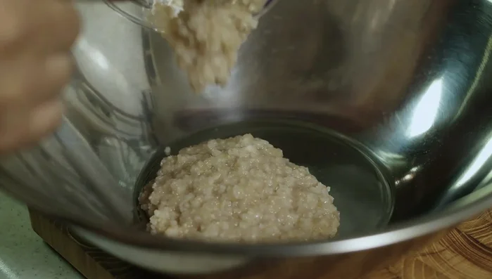 Pour the blended paste into a bowl. Add chili flakes and oligosaccharide syrup.