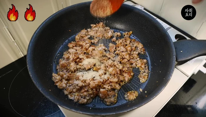 Stir-fry again and add half a spoonful of sugar, a spoonful of tangle (instead of fish sauce), and a third of a spoonful of oyster sauce.