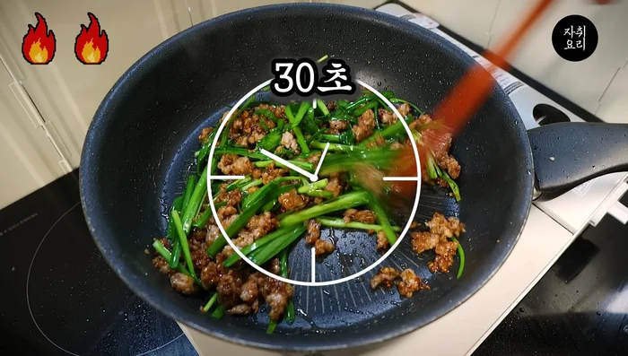 Cut the fragrant whole vegetables into a good size, place them in a bowl and stir-fry for exactly 30 minutes.