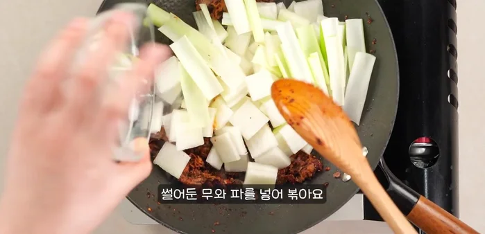 Add vegetables and tofu: Add your chosen vegetables (mushrooms, spinach, carrots, etc.) and tofu to the broth. [Inferred]