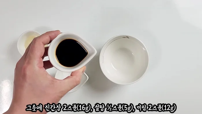 Make the seasoning sauce: In a bowl, mix 2 tbsp soy sauce, 1/2 tbsp sugar, 2 tbsp mirin, and 2 tbsp water until sugar dissolves.