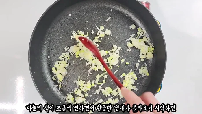 Push the garlic and onions to the center of the pan, crack in 3 eggs. Add the chili pepper and seasoning sauce.