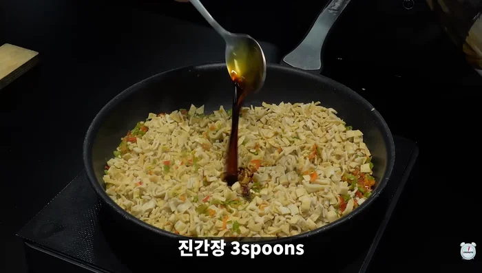 Stir-fry minced fish cake, soy sauce, and syrup.