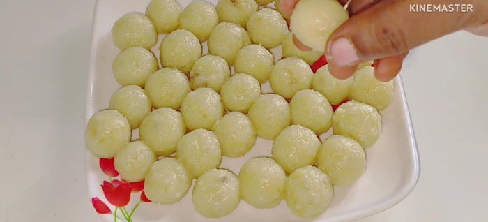 Remove the cooked balls and set aside to cool.