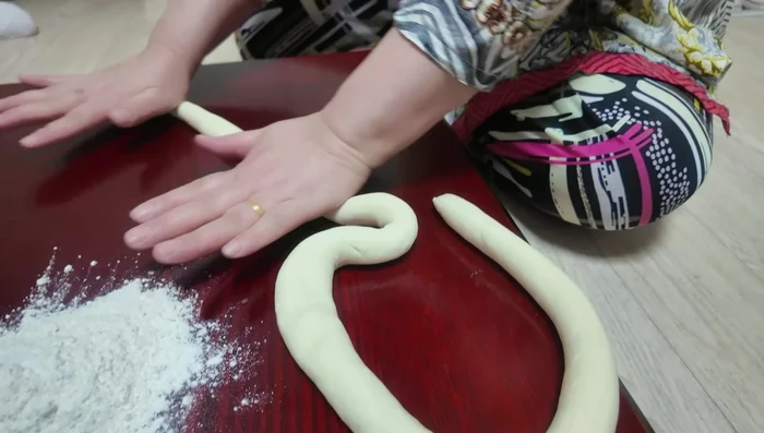 Roll and cut the dough: Roll out the dough thinly. Cut it into small, equal-sized pieces.