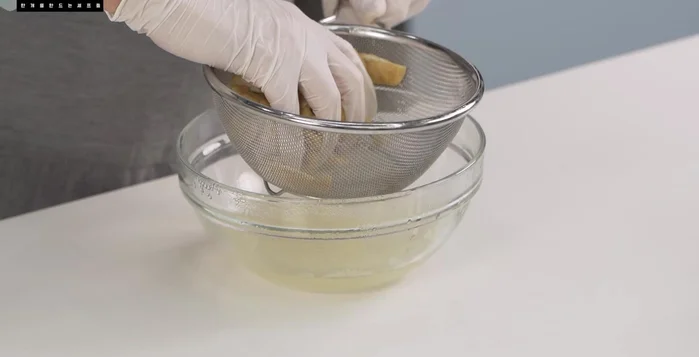 Heat the frying pan and add olive oil. Check if the pan is hot enough by sprinkling water; it should sizzle immediately.